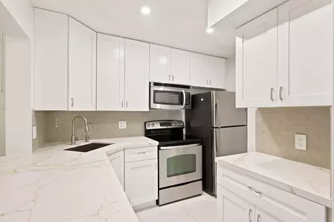 609 Sea Pine Way #F2, Greenacres, FL 33415