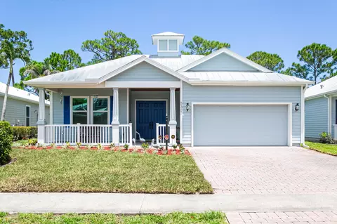 532 NE Canoe Park Cir, Port Saint Lucie, FL 34983