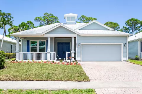 532 NE Canoe Park Cir, Port Saint Lucie, FL 34983