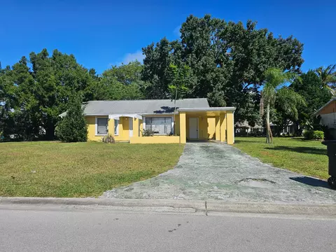 1917 SE Burgundy Ln, Port Saint Lucie, FL 34952