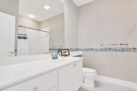 Bath - 131 Radcliffe Ct, Jupiter, FL 33458 photo 4 of 4
