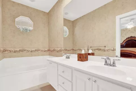 Bath - 131 Radcliffe Ct, Jupiter, FL 33458 photo 2 of 4
