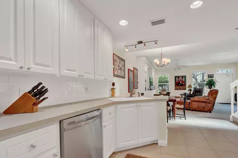 Kitchen - 131 Radcliffe Ct, Jupiter, FL 33458 photo 5 of 5
