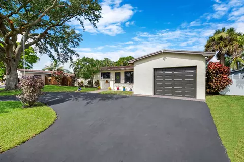 510 NW 93rd Ter, Pembroke Pines, FL 33024