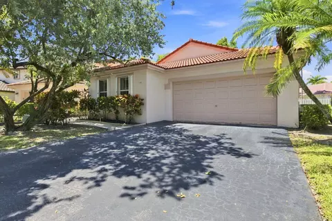 7460 NW 1st Mnr, Plantation, FL 33317