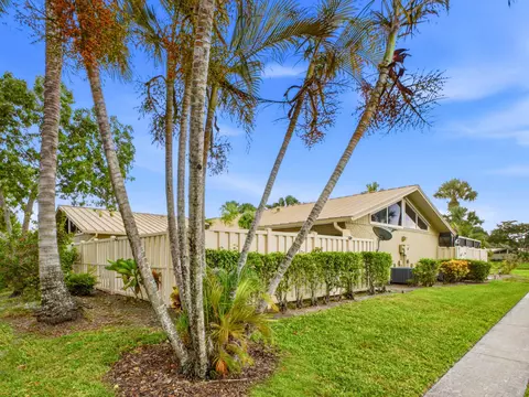 5933 Golden Eagle Cir, Palm Beach Gardens, FL 33418