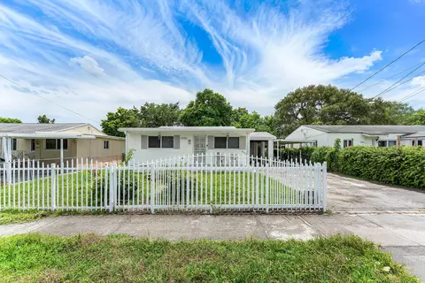 2030 NW 43rd St, Miami, FL 33142