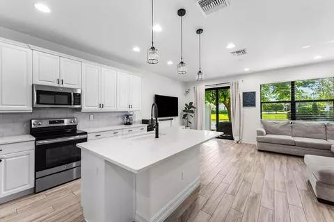 Kitchen - 10175 Akenside Dr, Boca Raton, FL 33428 photo 5 of 7