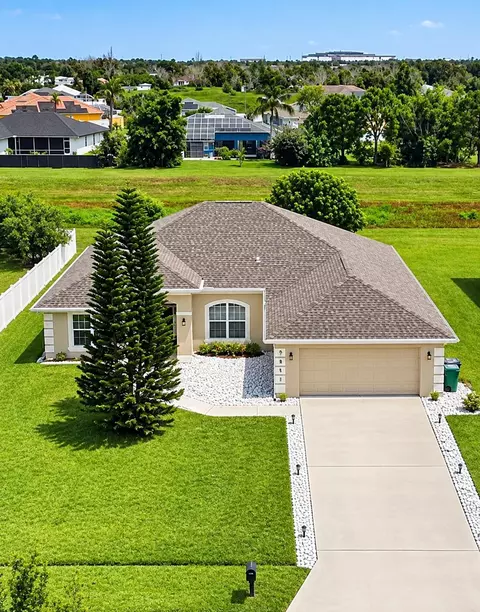 5852 NW Ethel Ct, Port Saint Lucie, FL 34986