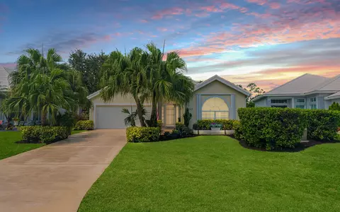 442 SW Fairway Vis, Port Saint Lucie, FL 34986