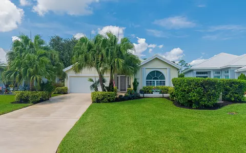442 SW Fairway Vis, Port Saint Lucie, FL 34986
