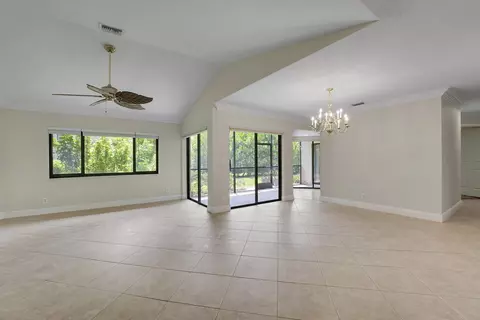 13 Lexington Ln E #A, Palm Beach Gardens, FL 33418