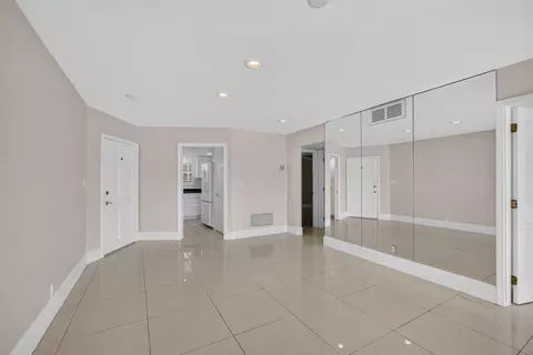 Living - 478 Tequesta Dr #204, Tequesta, FL 33469 photo 3 of 3