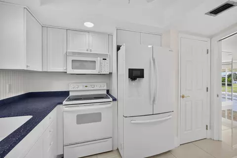 Kitchen - 478 Tequesta Dr #204, Tequesta, FL 33469 photo 2 of 2