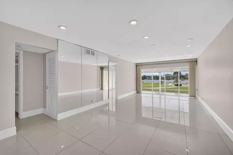 Living - 478 Tequesta Dr #204, Tequesta, FL 33469 photo 1 of 3