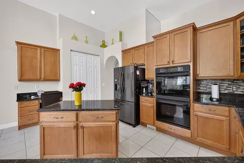 Kitchen - 755 SW River Bend Cir, Stuart, FL 34997 photo 6 of 6