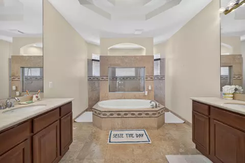 Bath - 755 SW River Bend Cir, Stuart, FL 34997 photo 1 of 4