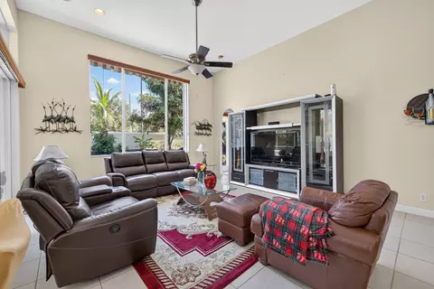 Living - 755 SW River Bend Cir, Stuart, FL 34997 photo 5 of 7