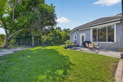 Exterior - 755 SW River Bend Cir, Stuart, FL 34997 photo 13 of 17