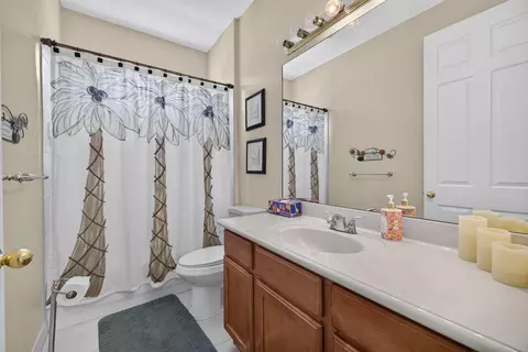 Bath - 755 SW River Bend Cir, Stuart, FL 34997 photo 3 of 4