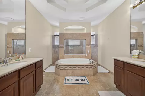 Bath - 755 SW River Bend Cir, Stuart, FL 34997 photo 1 of 4