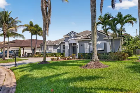 Exterior - 755 SW River Bend Cir, Stuart, FL 34997 photo 2 of 17
