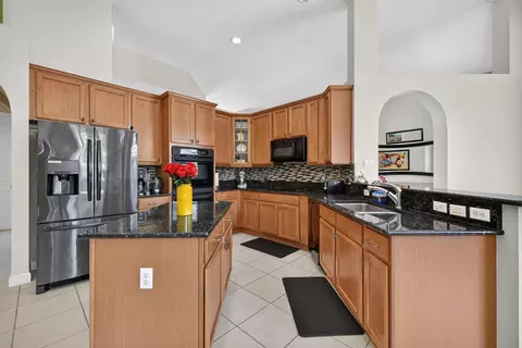 Kitchen - 755 SW River Bend Cir, Stuart, FL 34997 photo 5 of 6