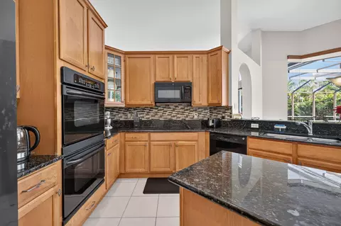 Kitchen - 755 SW River Bend Cir, Stuart, FL 34997 photo 3 of 6