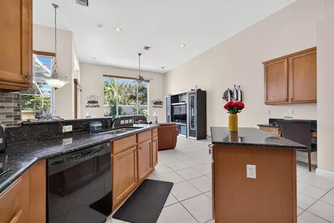 Kitchen - 755 SW River Bend Cir, Stuart, FL 34997 photo 4 of 6