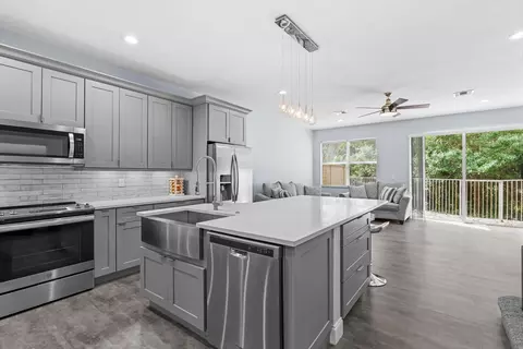 Kitchen - 5430 SE Moseley Dr, Stuart, FL 34997 photo 4 of 7