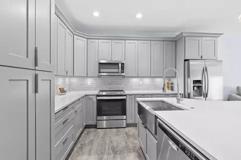 Kitchen - 5430 SE Moseley Dr, Stuart, FL 34997 photo 3 of 7
