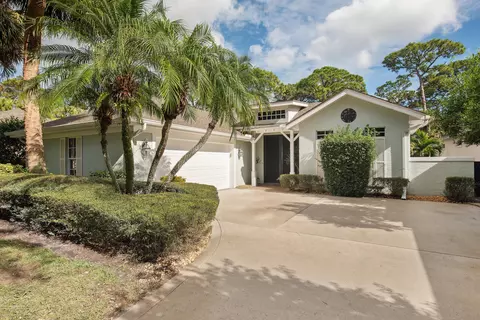 1018 Carolina Cir SW, Vero Beach, FL 32962