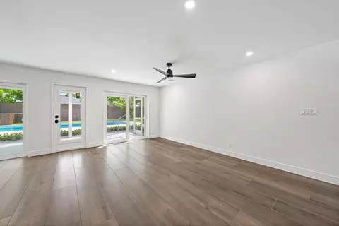 Living - 109 E Riverside Dr, Jupiter, FL 33469 photo 3 of 5