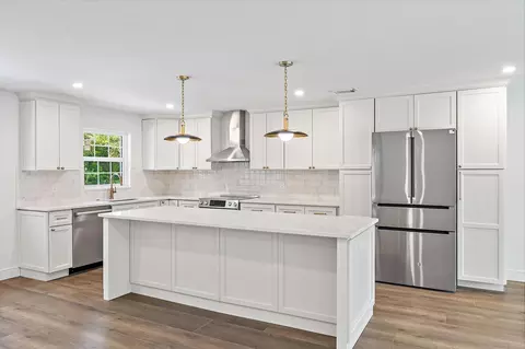 Kitchen - 109 E Riverside Dr, Jupiter, FL 33469 photo 1 of 3