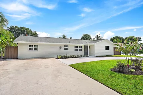 Exterior - 109 E Riverside Dr, Jupiter, FL 33469 photo 2 of 6