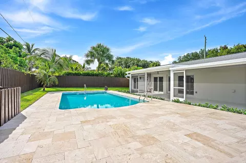 Exterior - 109 E Riverside Dr, Jupiter, FL 33469 photo 4 of 6