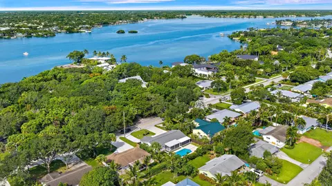 View/Area - 109 E Riverside Dr, Jupiter, FL 33469 photo 7 of 10