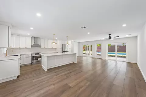 Living - 109 E Riverside Dr, Jupiter, FL 33469 photo 1 of 4