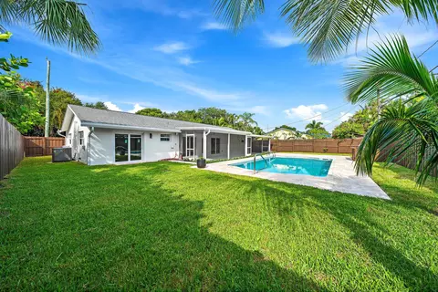 Exterior - 109 E Riverside Dr, Jupiter, FL 33469 photo 6 of 6