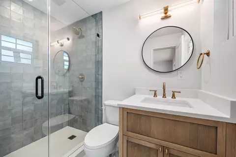 Bath - 109 E Riverside Dr, Jupiter, FL 33469 photo 2 of 3