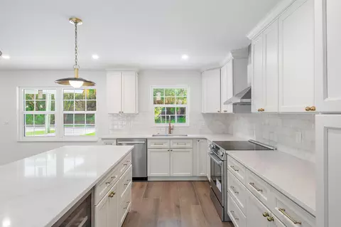 Kitchen - 109 E Riverside Dr, Jupiter, FL 33469 photo 3 of 3