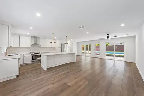 Living - 109 E Riverside Dr, Jupiter, FL 33469 photo 1 of 5