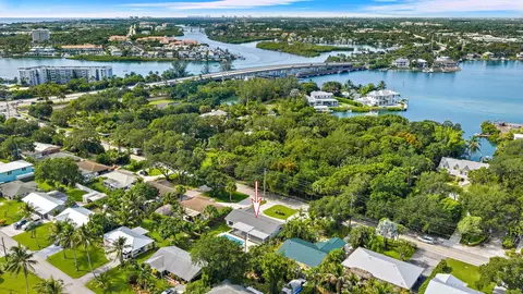 View/Area - 109 E Riverside Dr, Jupiter, FL 33469 photo 4 of 10