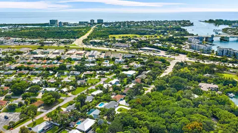 View/Area - 109 E Riverside Dr, Jupiter, FL 33469 photo 8 of 10