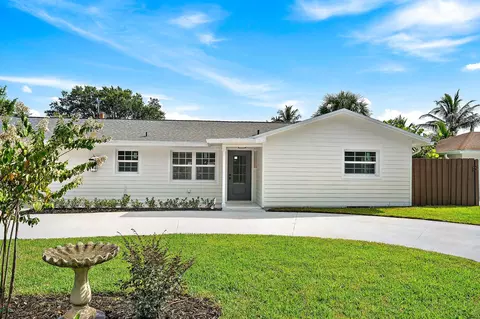 Exterior - 109 E Riverside Dr, Jupiter, FL 33469 photo 3 of 6