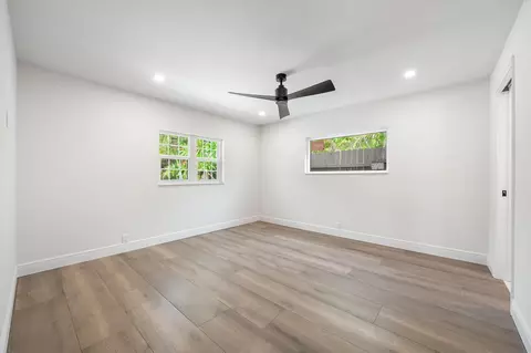 Bedroom - 109 E Riverside Dr, Jupiter, FL 33469 photo 3 of 4