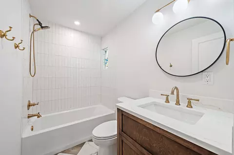 Bath - 109 E Riverside Dr, Jupiter, FL 33469 photo 3 of 3