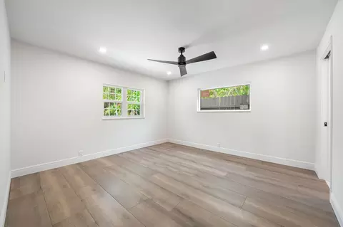Bedroom - 109 E Riverside Dr, Jupiter, FL 33469 photo 4 of 6