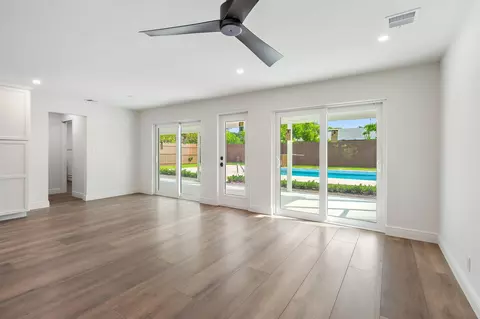 Living - 109 E Riverside Dr, Jupiter, FL 33469 photo 2 of 5