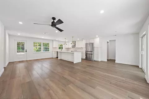 Living - 109 E Riverside Dr, Jupiter, FL 33469 photo 5 of 5